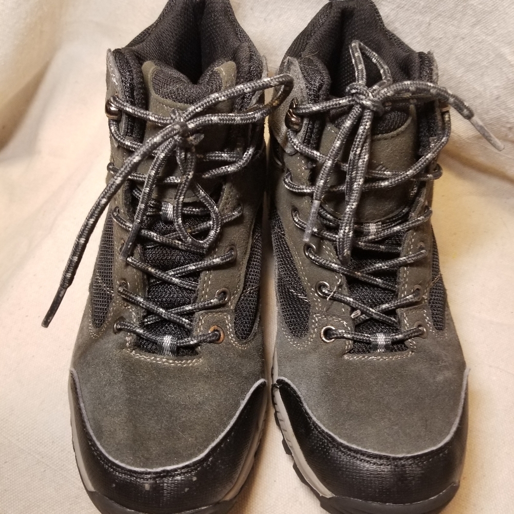 High Sierra Buck Mid Hiking Boots